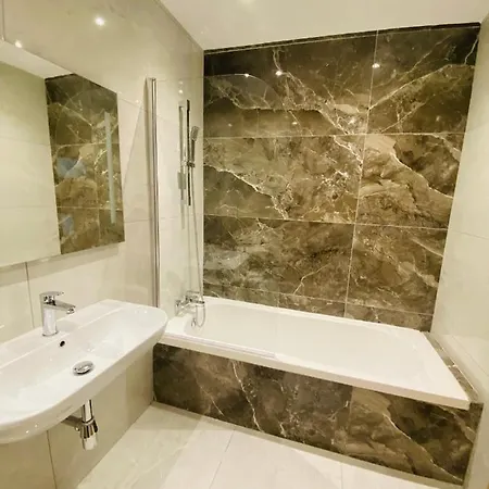 Vakantiehuis Spacious Deluxe Seaside Escape St. Paul's Bay