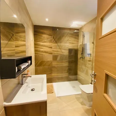 Spacious Deluxe Seaside Escape بيت للعطل