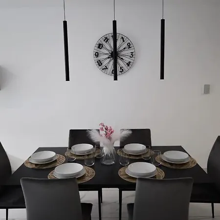 Spacious Deluxe Seaside Escape * St Paul's Bay