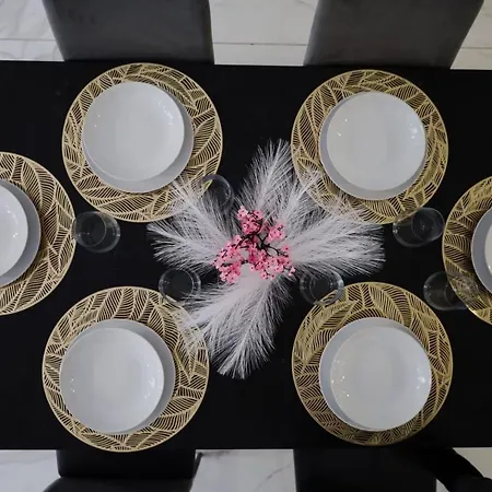 Spacious Deluxe Seaside Escape