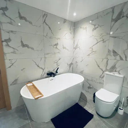 Spacious Deluxe Seaside Escape Tatil Evi