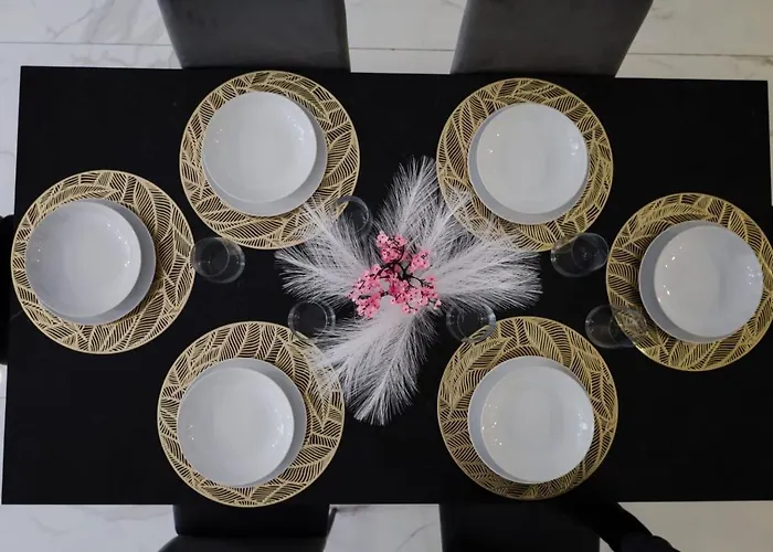 Spacious Deluxe Seaside Escape