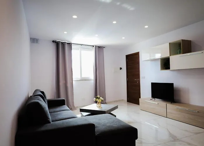 Spacious Deluxe Seaside Escape