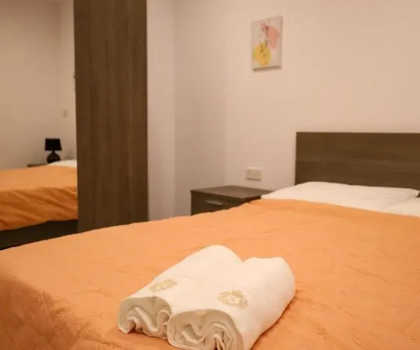 Spacious Deluxe Seaside Escape *