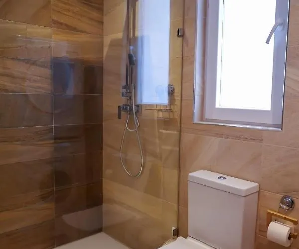 Spacious Deluxe Seaside Escape *