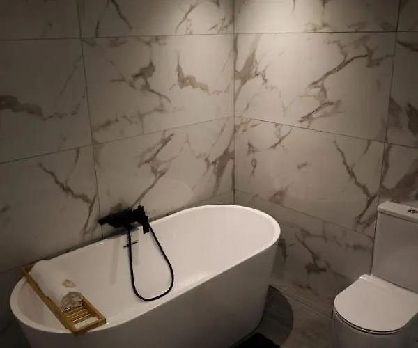 Spacious Deluxe Seaside Escape *