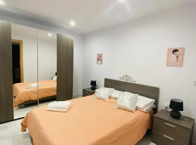 Spacious Deluxe Seaside Escape