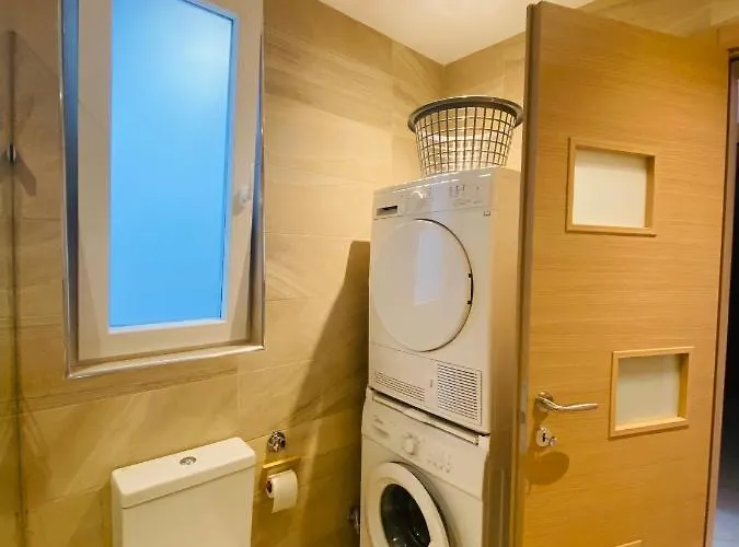 Spacious Deluxe Seaside Escape * St. Paul's Bay