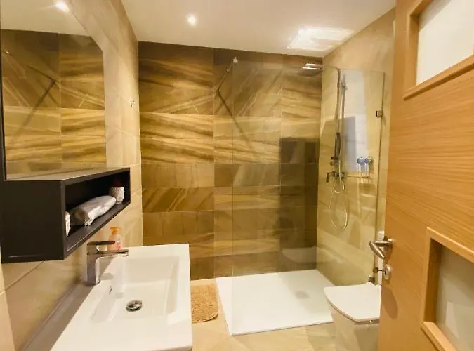 Spacious Deluxe Seaside Escape Casa vacanze