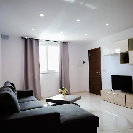 Spacious Deluxe Seaside Escape