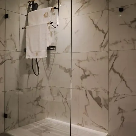 Spacious Deluxe Seaside Escape セント・ポールズ・ベイ