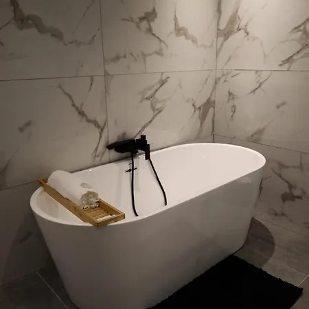 Spacious Deluxe Seaside Escape 別荘 *