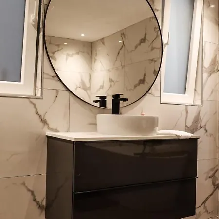 Spacious Deluxe Seaside Escape * セント・ポールズ・ベイ