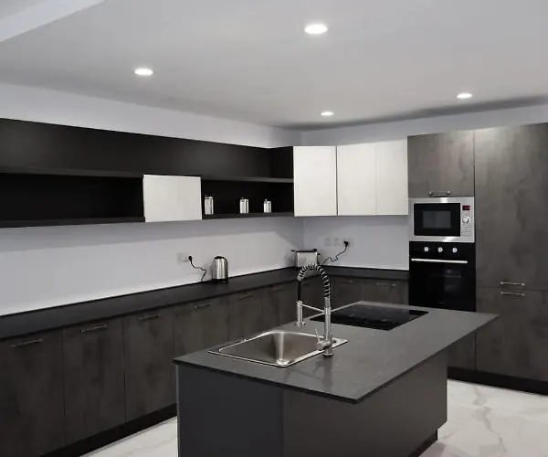 Spacious Deluxe Seaside Escape * St Paul's Bay